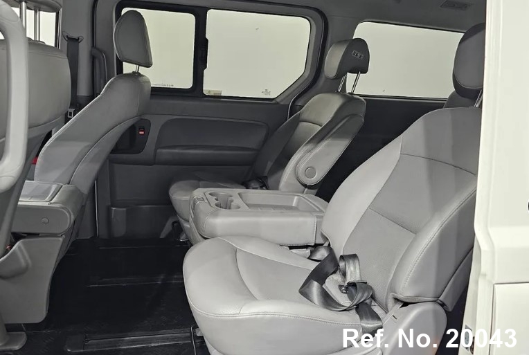  Hyundai / Grand Starex Stock No. 20043